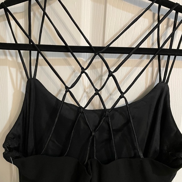 NWT Long black gown with cross cross back - Picture 5 of 7